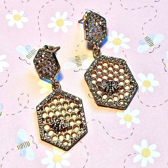 🏷️ Honeycomb Dangle Earrings With Bees Rhinestones Gold Tone - Picture 2 of 4
